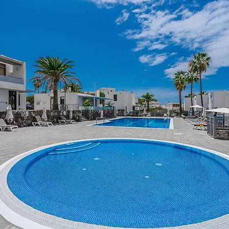 Апартаменти Cozy - 150 Meters From The Beach, Free Wi-fi